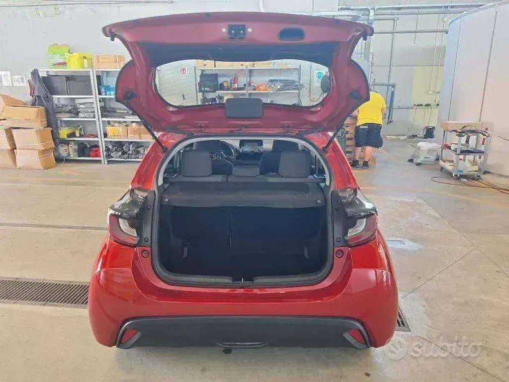 Usata Toyota Yaris Hybrid PURE 116 CV (85 kW) 2023 Rosso Berlina