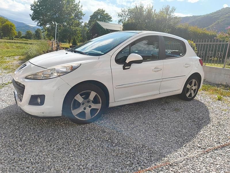 Usata Peugeot 207 2011 Bianco Utilitaria