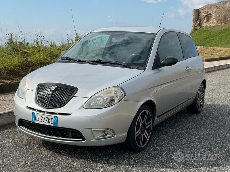 Usata Lancia Ypsilon 75 CV (55 kW) 2008 Grigio Utilitaria