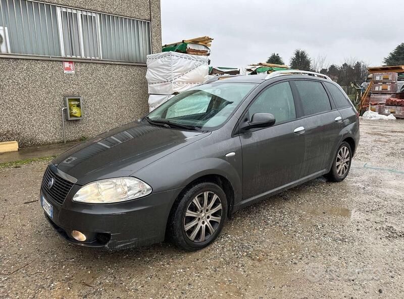 Usata 2005 Fiat Croma Dynamic Tre volumi | 1500 € (Ottimo prezzo) - Immagine 1/4