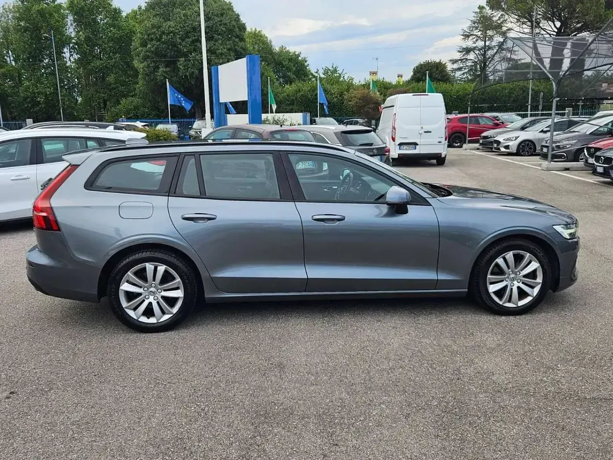 Usata Volvo V60 Momentum 163 CV (119 kW) 2020 Grigio Station wagon