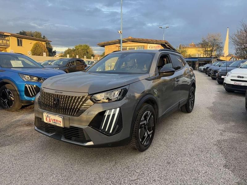 Vari colori Usata 2024 Peugeot 2008 Active SUV | 17.890 € (Buon prezzo) - Immagine 1/4