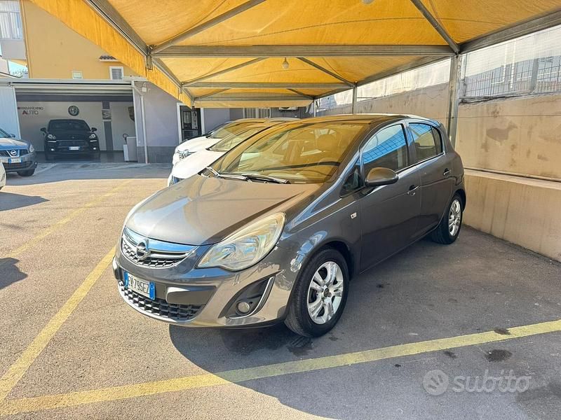Usata Opel Corsa 75 CV (55 kW) 2014 Grigio Berlina