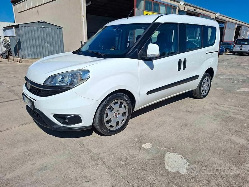 Usata Fiat Doblò Lounge 120 CV (88 kW) 2015 Bianco Monovolume