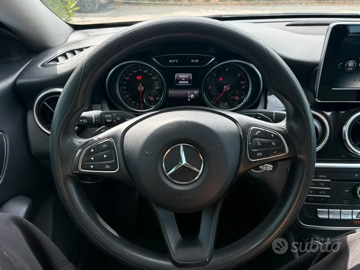 Usata Mercedes CLA180 Business 109 CV (80 kW) 2016 Grigio Berlina