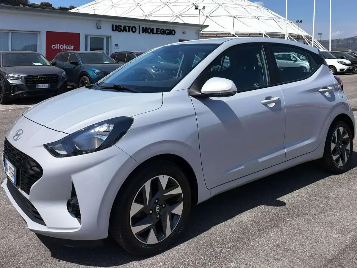Usata Hyundai i10 63 CV (46 kW) 2024 Argento Utilitaria