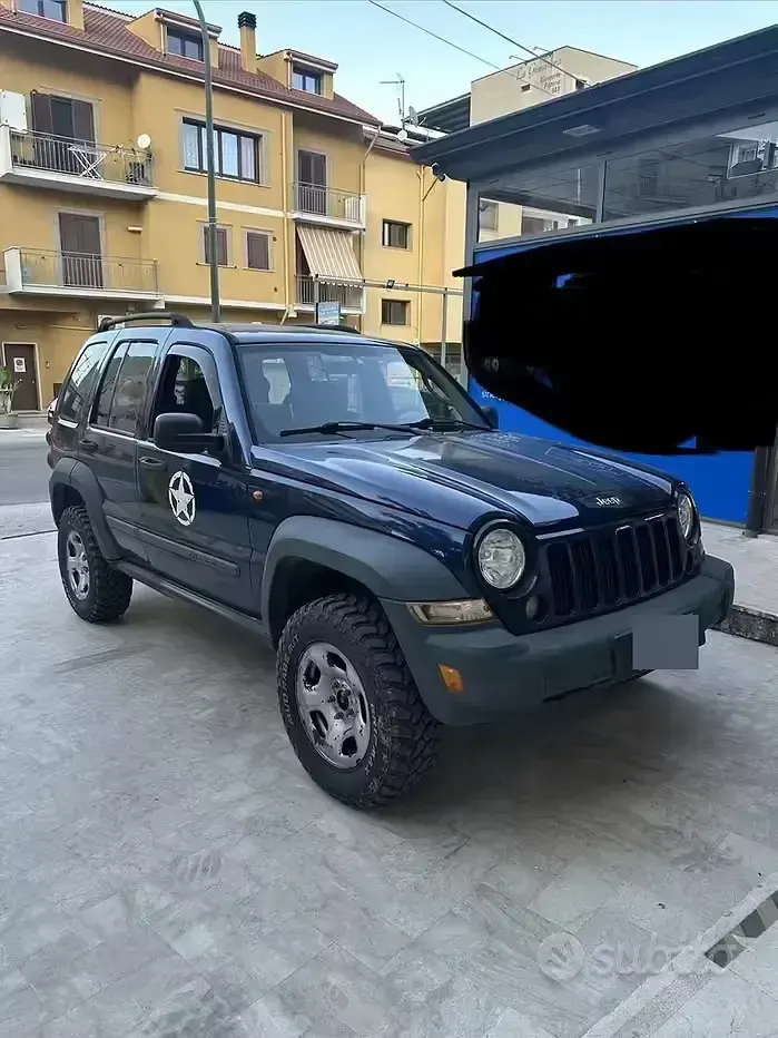 Usata Jeep Cherokee Sport 163 CV (119 kW) 2005 Blu SUV