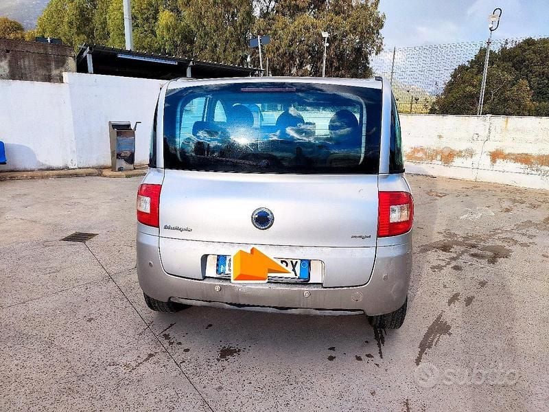 Usata Fiat Multipla 120 CV (88 kW) 2006 Grigio Monovolume