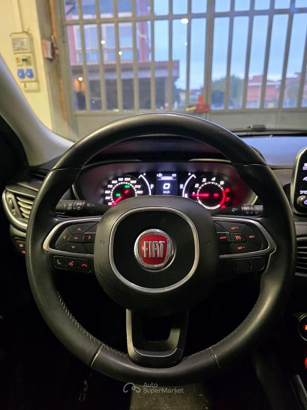 Usata Fiat Tipo Lounge 120 CV (88 kW) 2017 Blu/azzurro Berlina