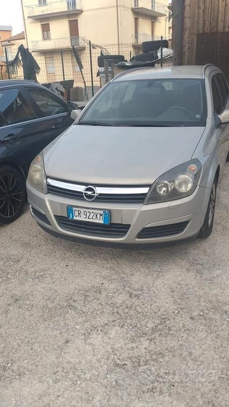 Grigio Usata 2005 Opel Astra Club Station wagon | 2499 € (Buon prezzo) - Immagine 1/4