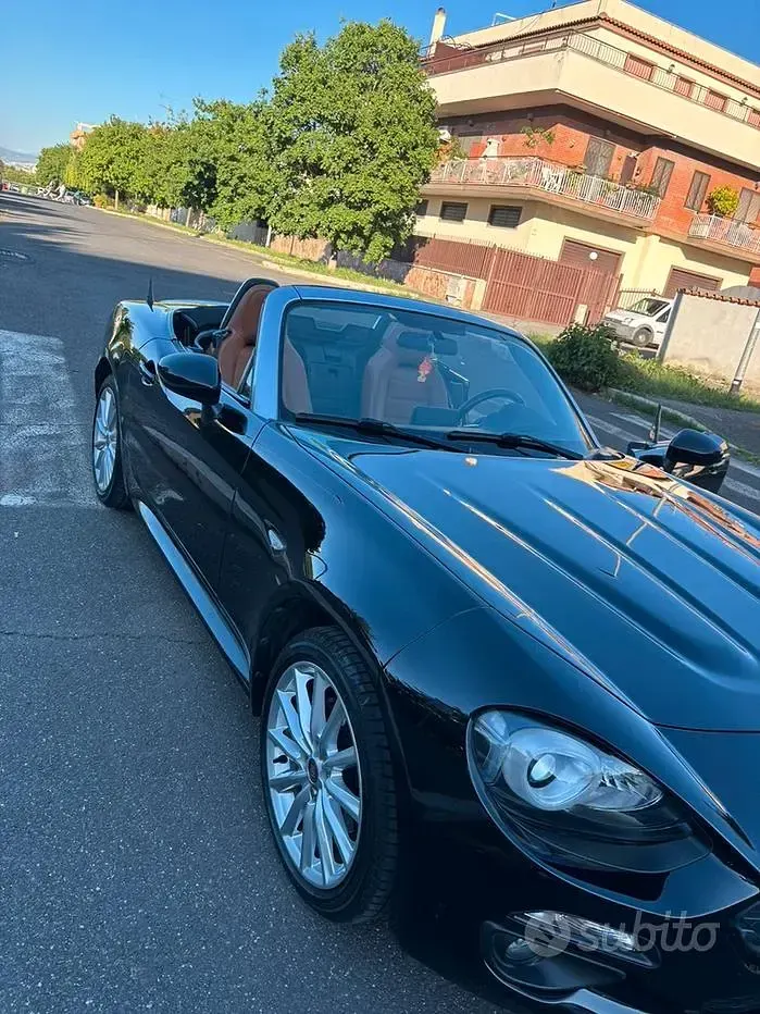Usata Fiat 124 Spider Lusso 140 CV (102 kW) 2017 Nero Cabrio
