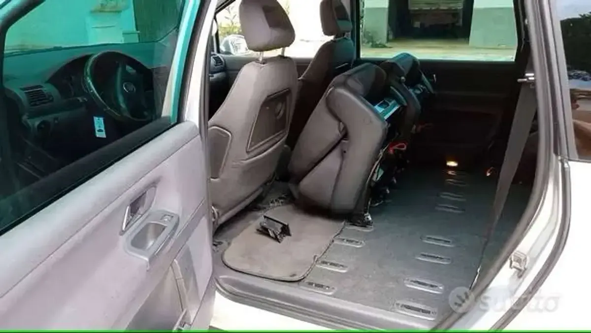 Usata Seat Alhambra Reference 140 CV (102 kW) 2010 Argento Monovolume