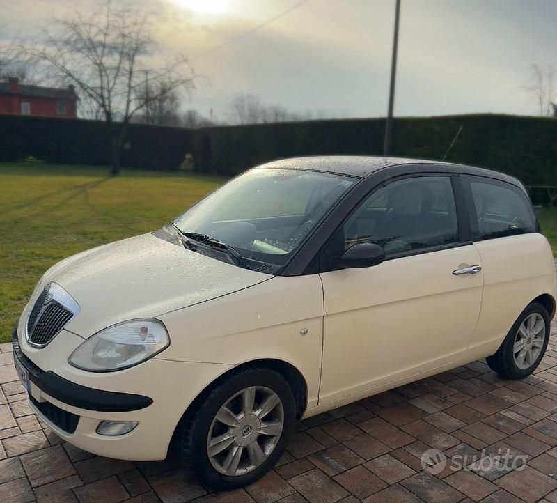 Usata 2006 Lancia Ypsilon Due volumi | 2500 € - Immagine 1/4