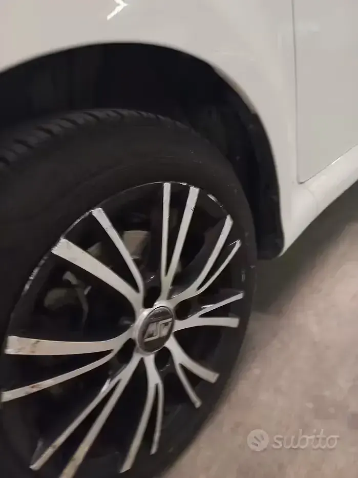 Usata Toyota Aygo Connect Style 68 CV (50 kW) 2012 Bianco Utilitaria