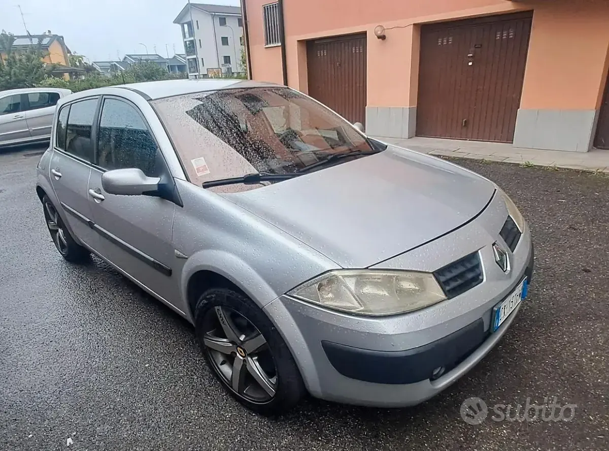 Usata Renault Mégane II 98 CV (72 kW) 2005 Grigio Berlina