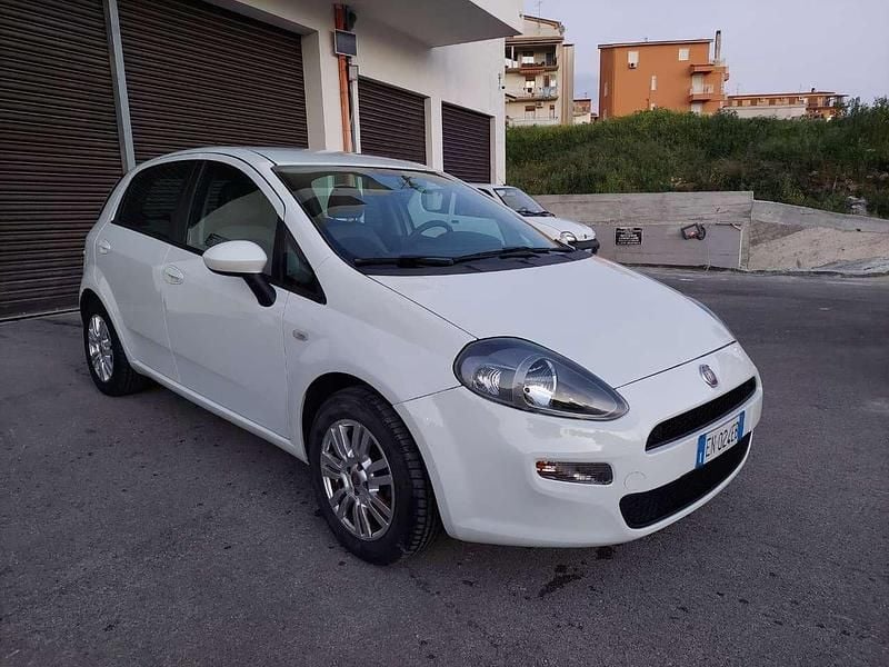 Usata Fiat Punto Lounge 75 CV (55 kW) 2012 Other Utilitaria