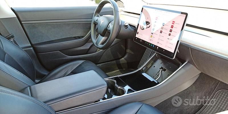 Usata Tesla Model 3 Standard Range Plus 239 kW (325 CV) 2020 Bianco Berlina