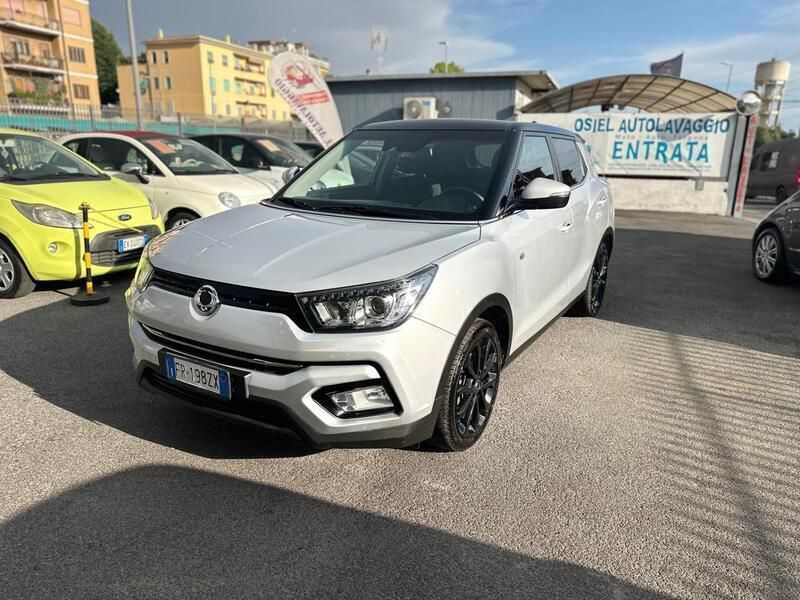 Usata Ssangyong (KGM) Tivoli 115 CV (84 kW) 2018 Argento SUV