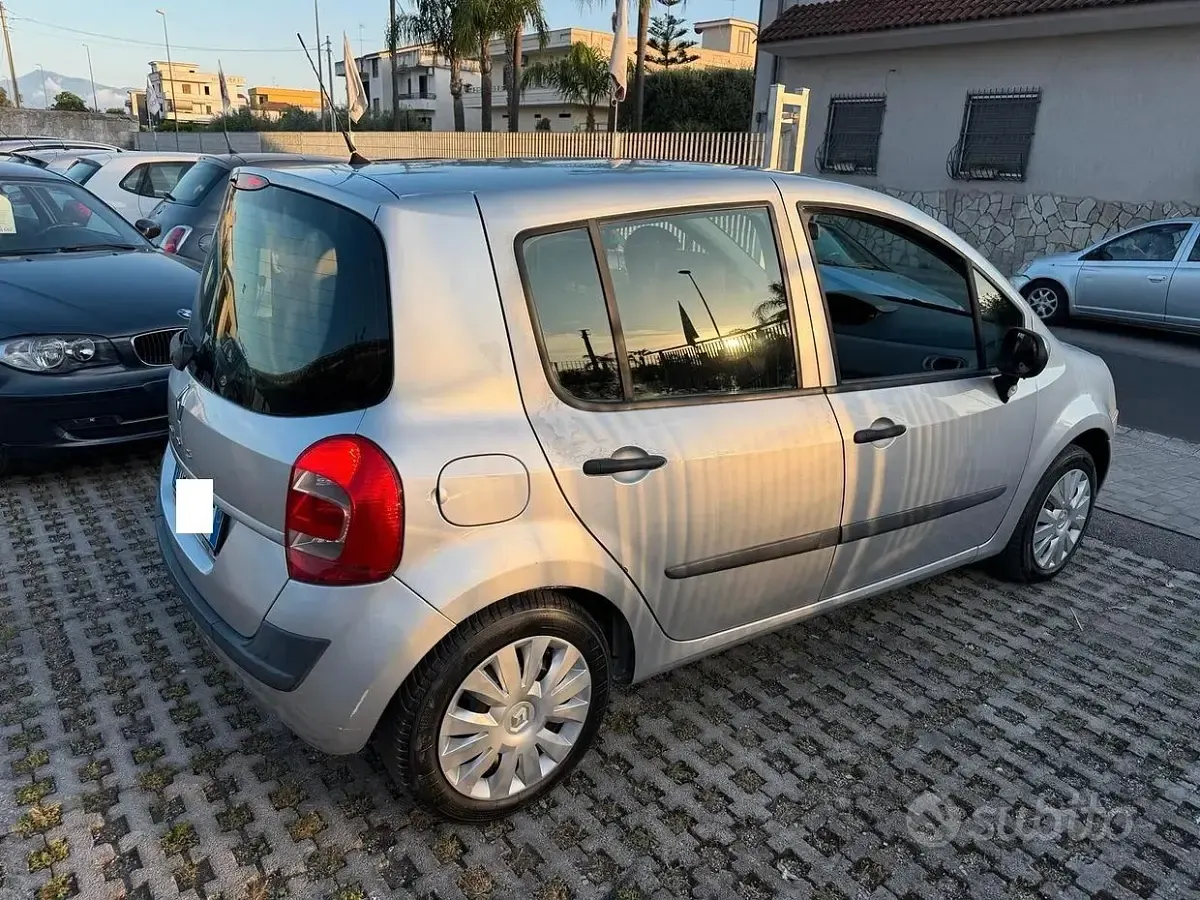 Usata Renault Modus 75 CV (55 kW) 2008 Grigio Monovolume