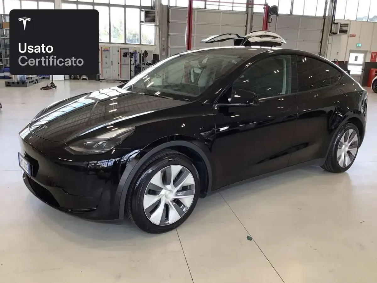 Usata Tesla Model Y RWD 203 kW (277 CV) 2023 Solid black SUV