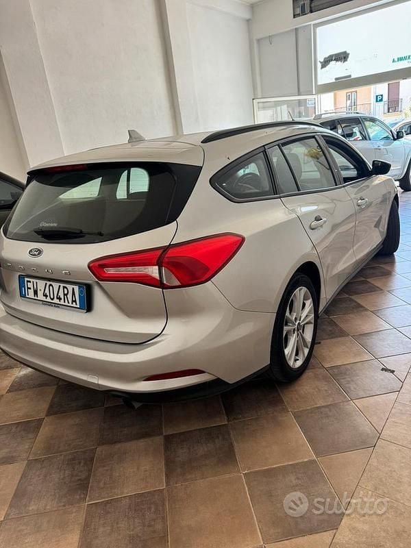 Usata Ford Focus 95 CV (69 kW) 2019 Grigio Berlina