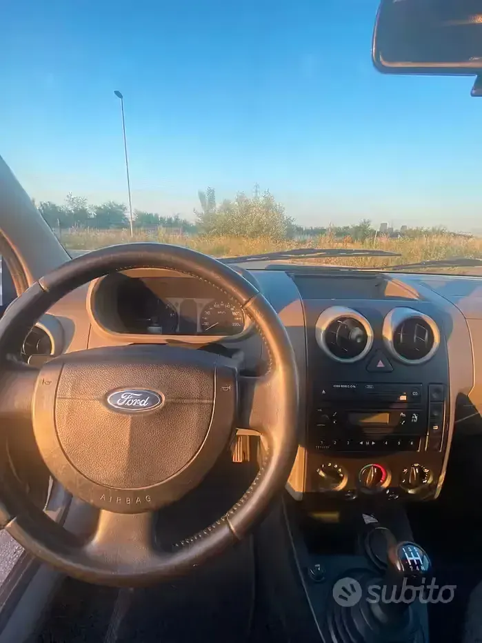 Usata Ford Fusion 68 CV (50 kW) 2004 Utilitaria