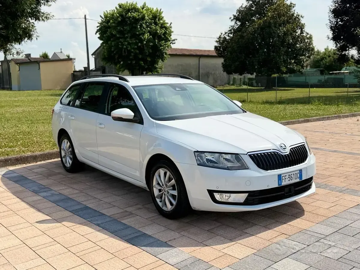Usata Skoda Octavia Style 110 CV (80 kW) 2016 Bianco Station wagon