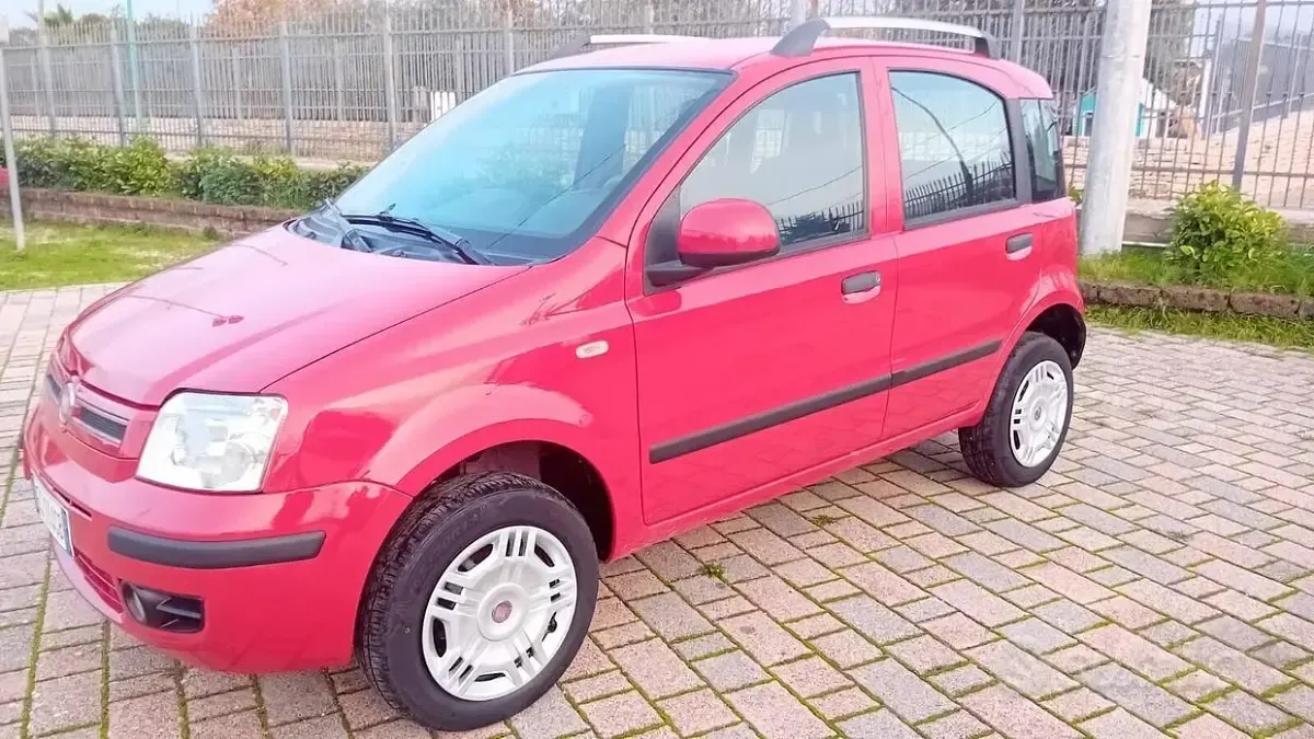 Usata Fiat Panda Dynamic 77 CV (56 kW) 2010 Rosso Utilitaria