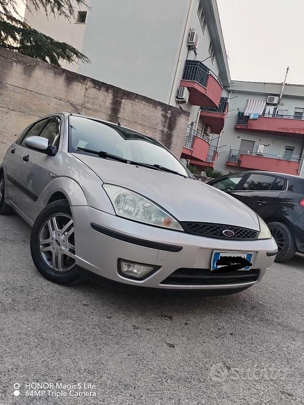 Usata Ford Focus 100 CV (73 kW) 2001 Grigio Berlina