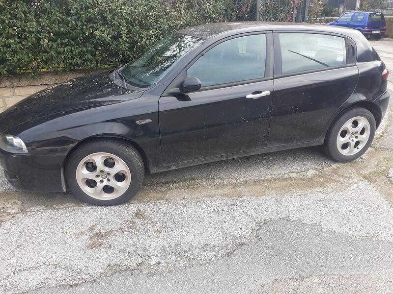 Usato 2008 Alfa Romeo 147 1.9 Diesel 101 CV (800 €)