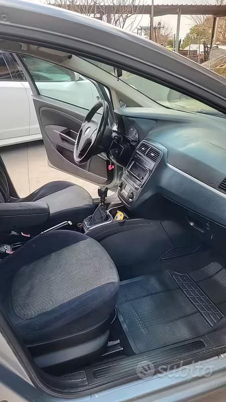 Usata Fiat Grande Punto Emotion 90 CV (66 kW) 2007 Grigio Utilitaria