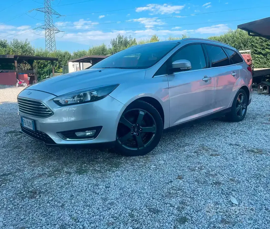 Usata Ford Focus 120 CV (88 kW) 2015 Grigio Station wagon
