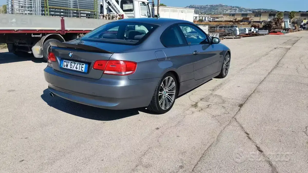 Usata BMW 320 M Sport 177 CV (130 kW) 2009 Grigio Coupé