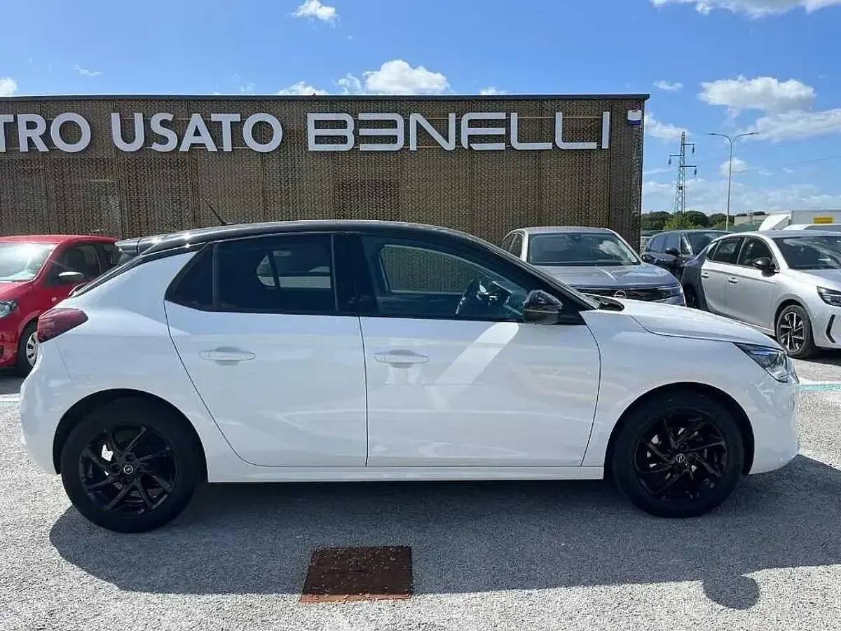 Usata Opel Corsa Design & Tech 75 CV (55 kW) 2023 Bianco Utilitaria