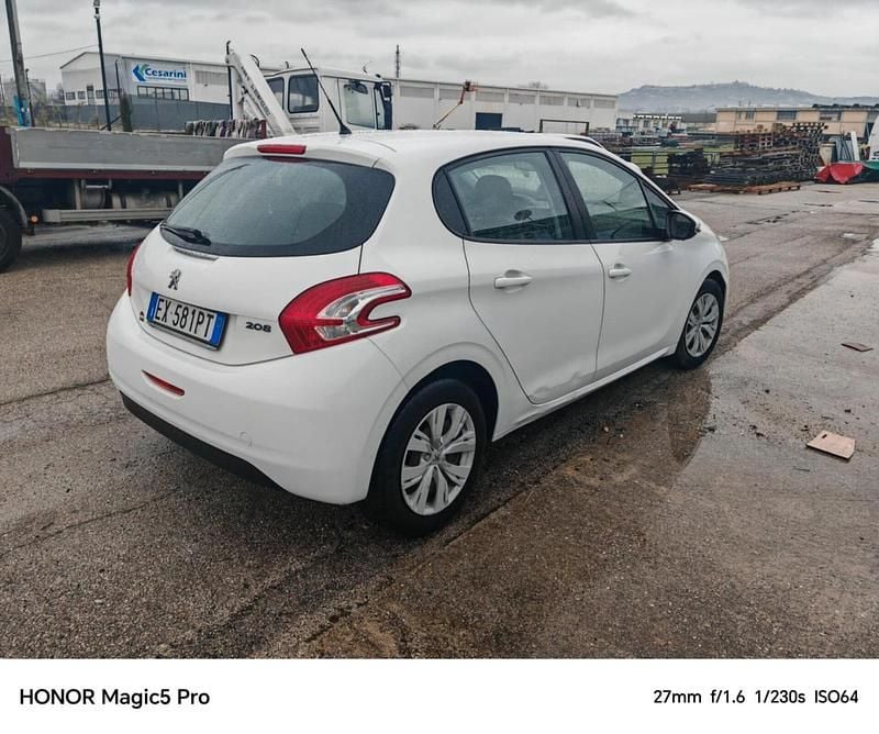 Usata Peugeot 208 91 CV (66 kW) 2015 Bianco Utilitaria