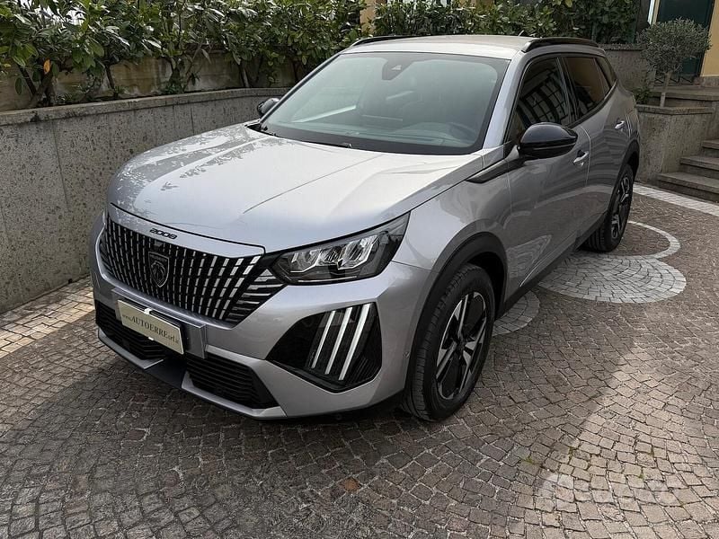 Usata Peugeot 2008 Allure 131 CV (96 kW) 2023 Grigio SUV