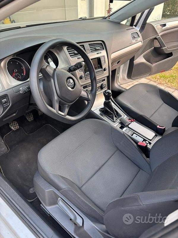 Usata VW Golf VII Trendline 110 CV (80 kW) 2014 Grigio Berlina