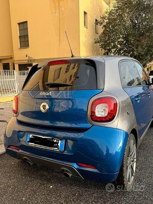 Usata Smart ForFour 2016 Blu Utilitaria