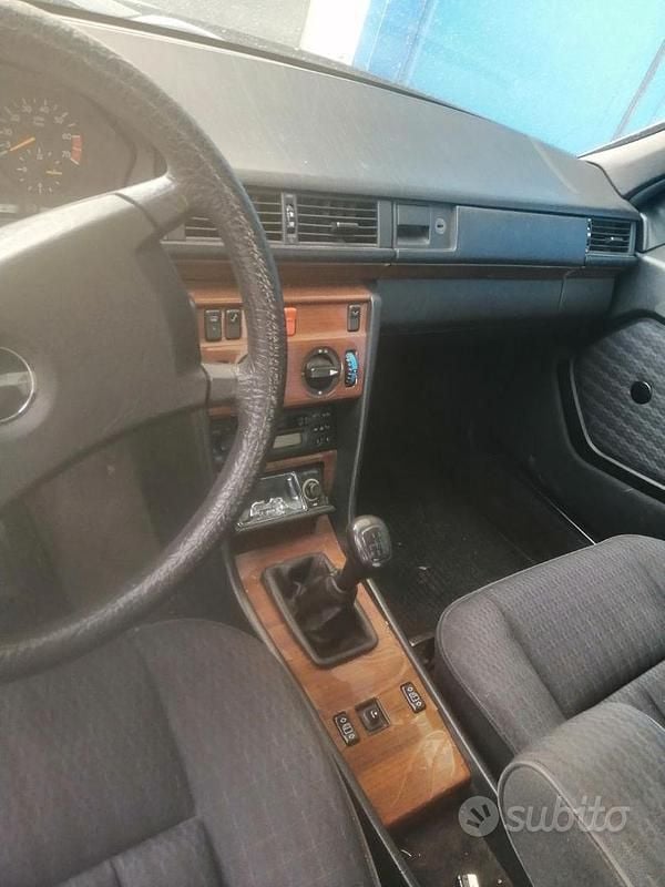 Usata Mercedes E200 1999 Nero Berlina