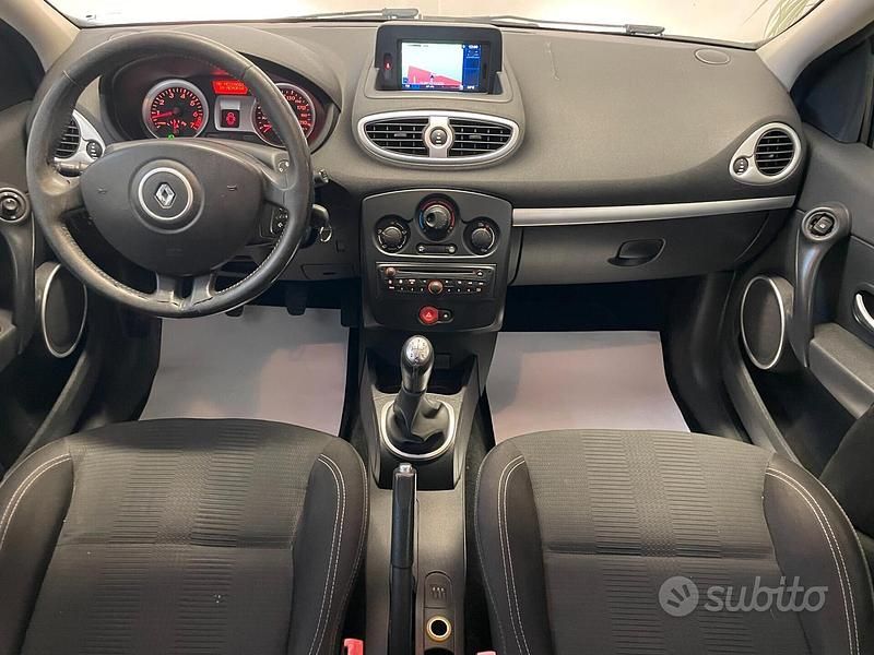 Usata Renault Clio II Dynamique 75 CV (55 kW) 2010 Grigio Berlina