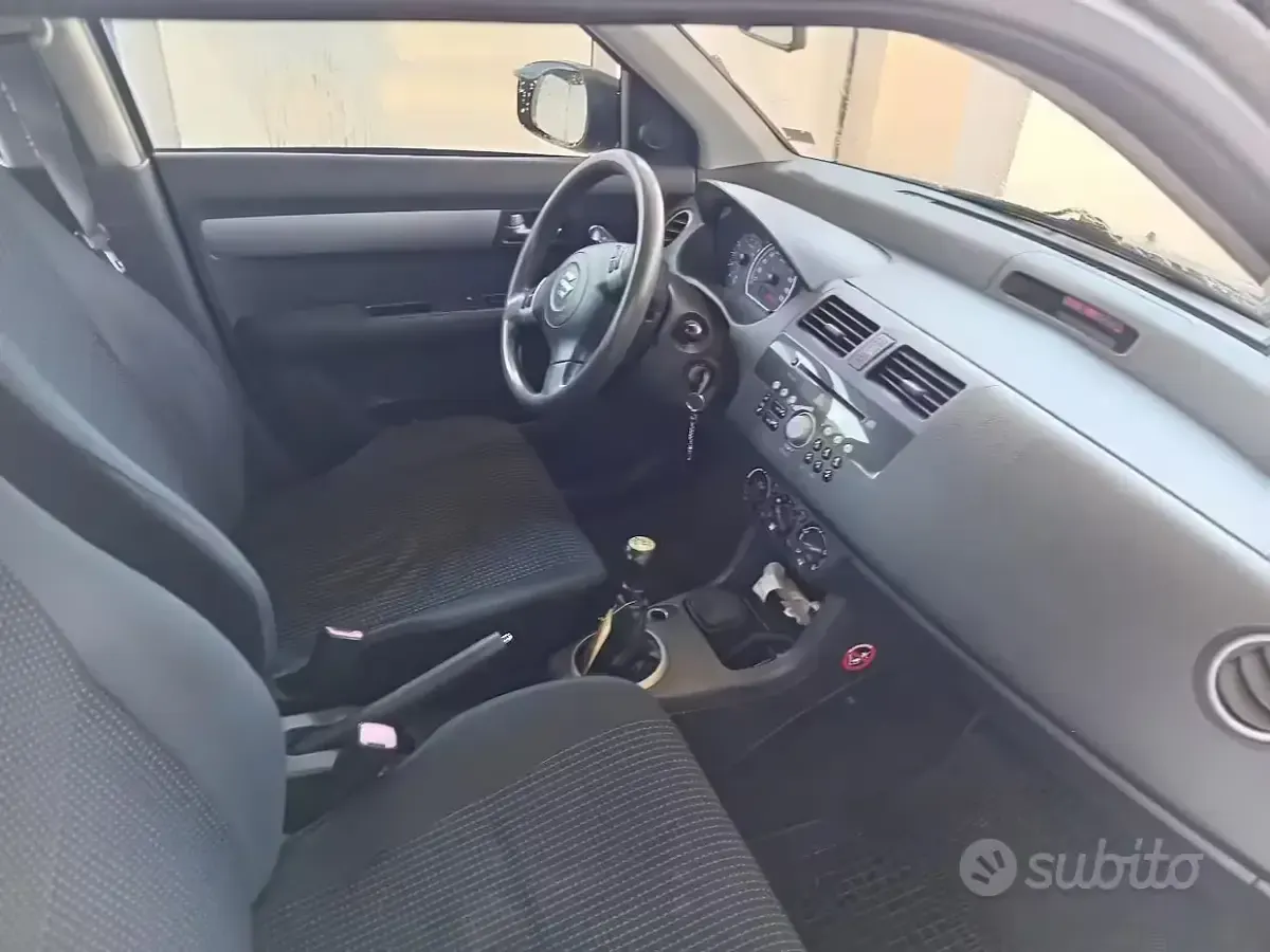 Usata Suzuki Swift 92 CV (67 kW) 2006 Grigio Utilitaria