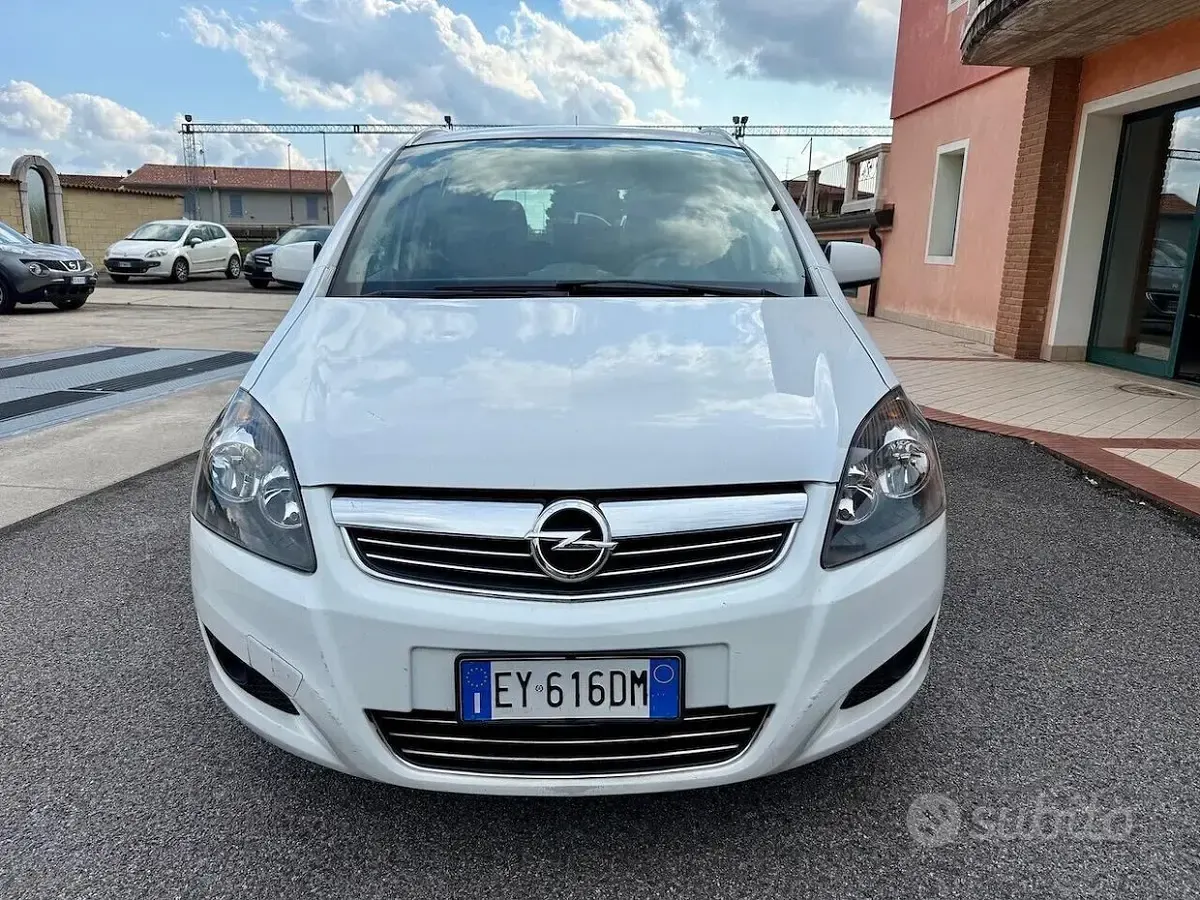 Usata Opel Zafira Business 110 CV (80 kW) 2015 Bianco Monovolume