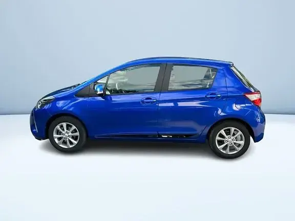 Usata Toyota Yaris Active 69 CV (50 kW) 2018 Blu Berlina