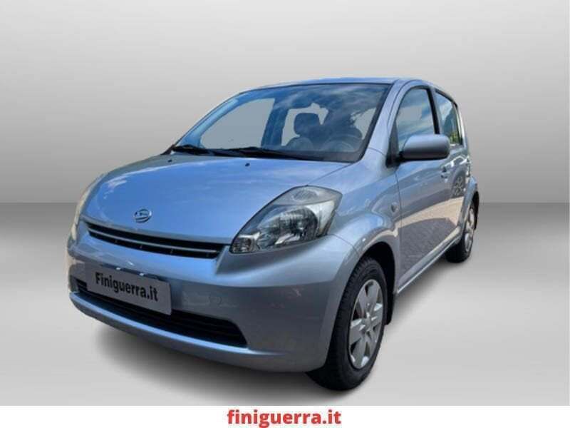 Usata Daihatsu Sirion 87 CV (63 kW) 2007 Grigio Utilitaria
