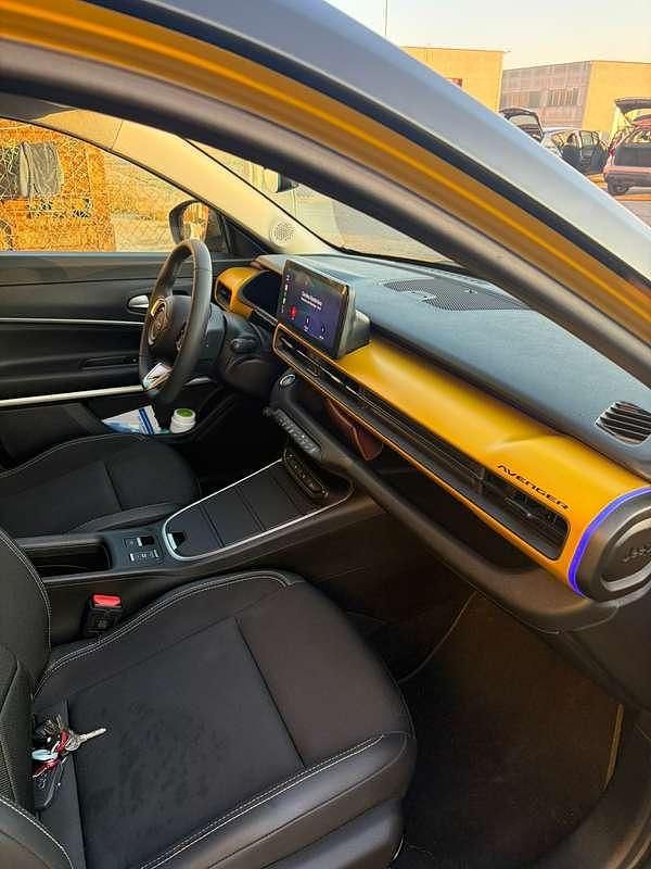 Usata Jeep Avenger EV Summit 61 kW (84 CV) 2023 Oro SUV