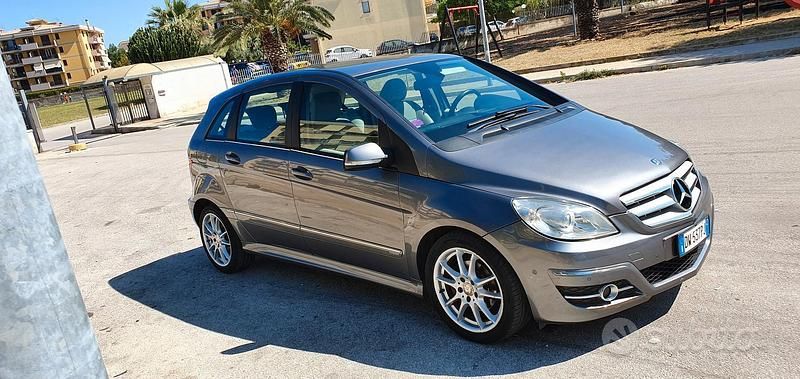 Usata Mercedes B200 2009 Grigio Monovolume