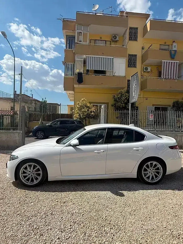 Usata Alfa Romeo Giulia Super 150 CV (110 kW) 2017 Bianco Berlina