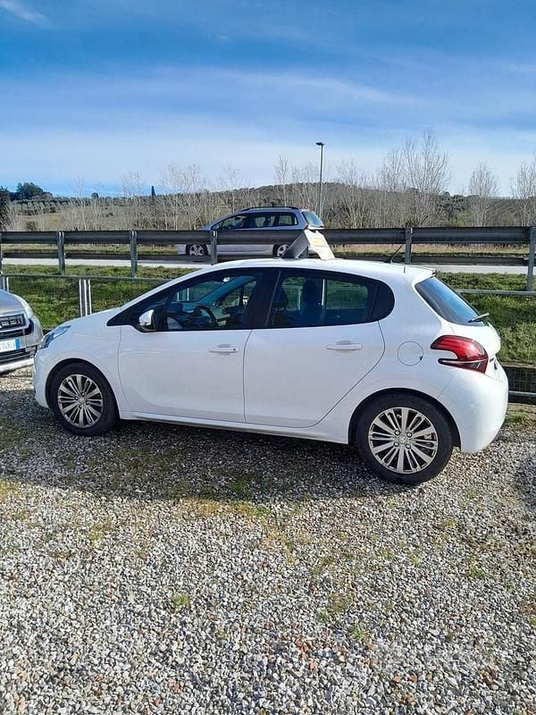 Usata Peugeot 208 Active 82 CV (60 kW) 2017 Bianco Utilitaria