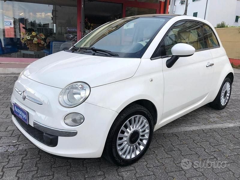 Bianco Usata 2010 Fiat 500 Lounge Tre volumi | 5900 € (Buon prezzo) - Immagine 1/4