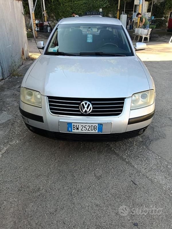 Usata VW Passat 130 CV (95 kW) 2002 Grigio Berlina